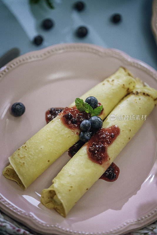 Crêpes配新鲜蓝莓