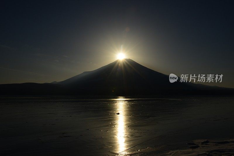 富士山钻石:日落在富士山，山中湖