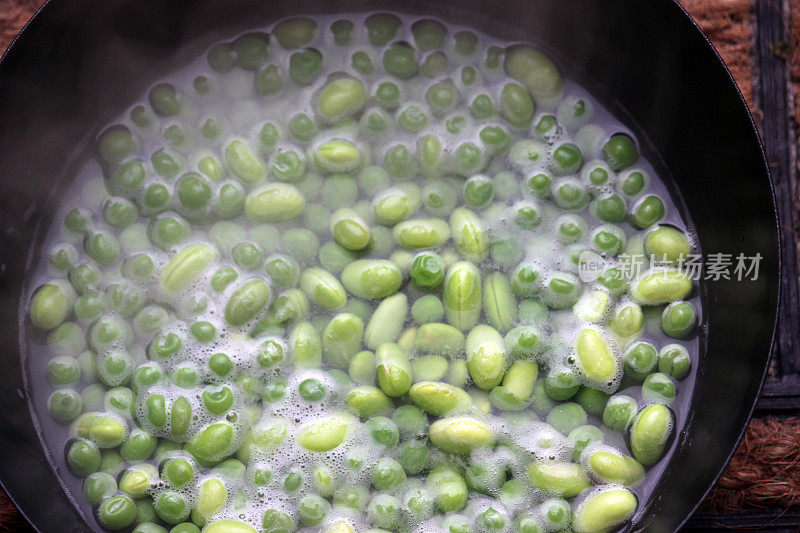 春天青菜在锅里煮