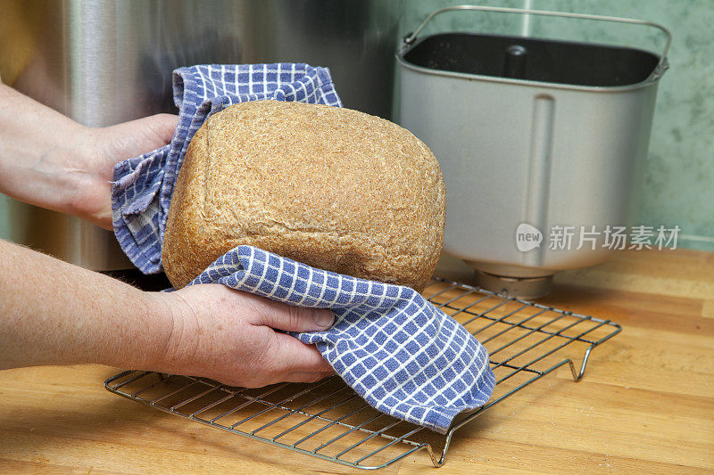 从面包机自制的面包条