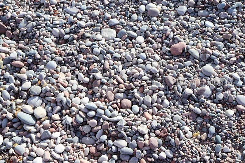 鹅卵石在海滨