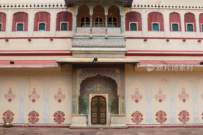 斋浦尔的印度喷漆门