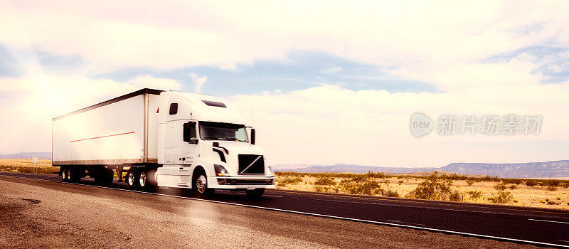 美国加州日落公路上的卡车。
