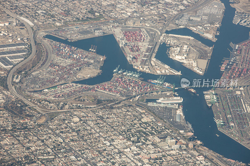 洛杉矶市中心及其周边地区的高角度卫星视图