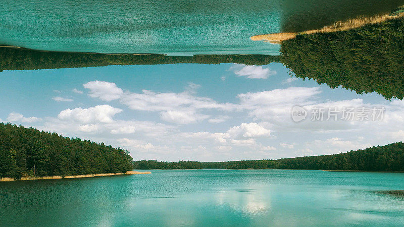 超现实景观湖。平行世界