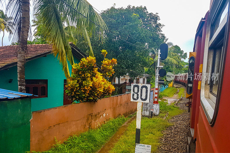 从科伦坡到斯里兰卡加勒的火车