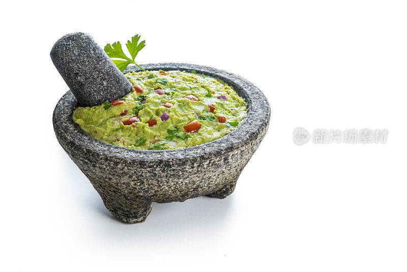 鳄梨酱墨西哥食谱鳄梨石molcajete孤立在白色