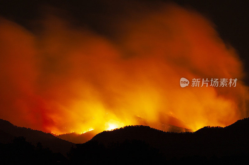 夜间森林火灾