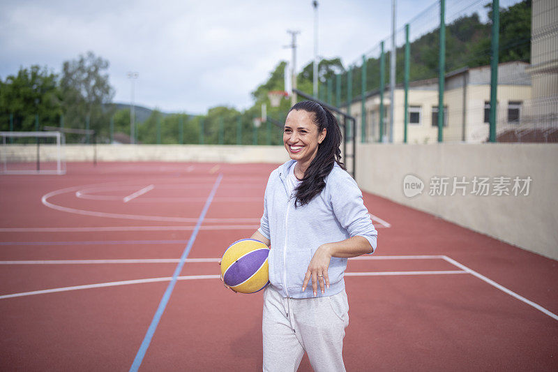 女人打篮球