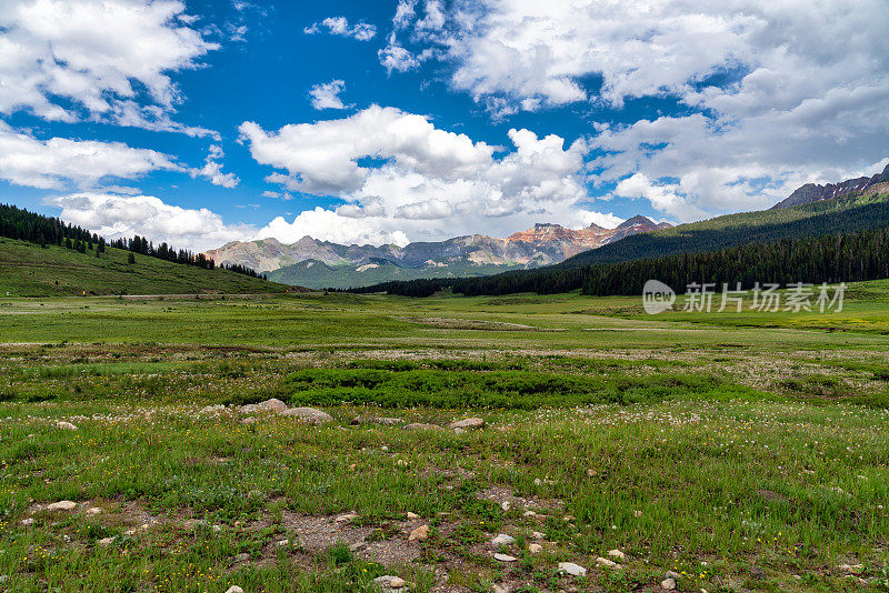 落基山脉美丽的山景