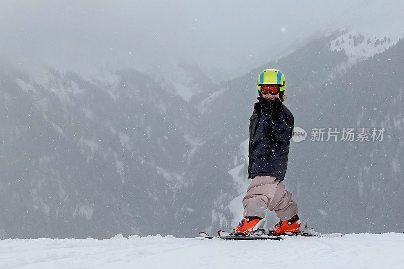 儿童滑雪