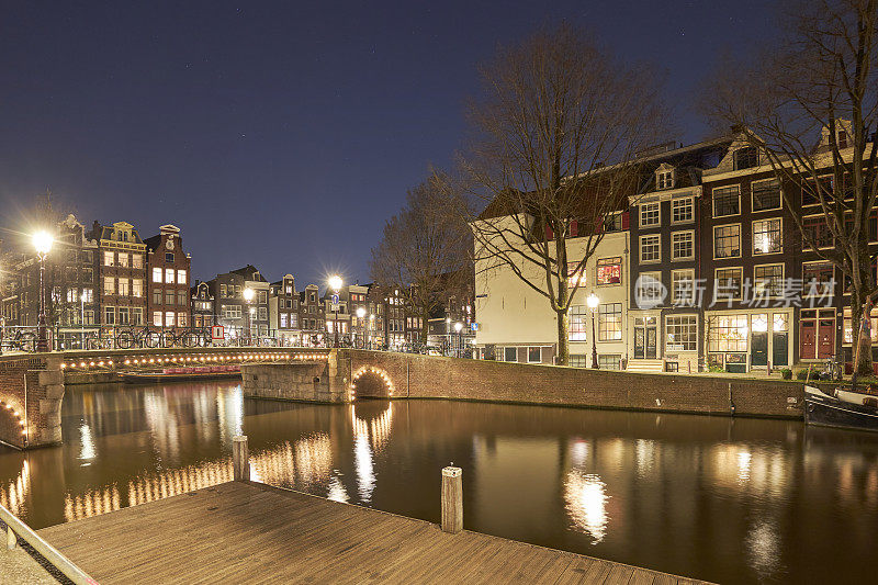 阿姆斯特丹城市运河的夜晚