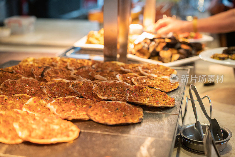 土耳其传统美食:拉玛昆土耳其美味披萨，酒店自助皮塔饼