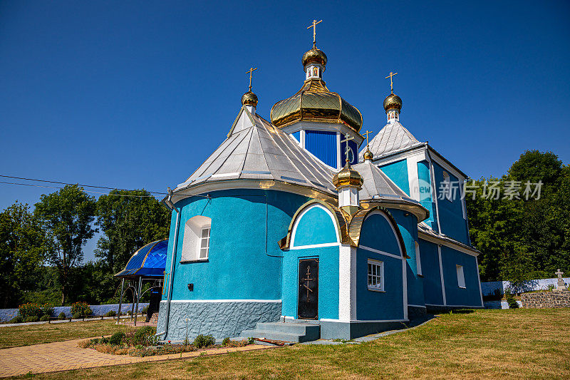 乌克兰村庄的莫斯科大牧区东正教会。