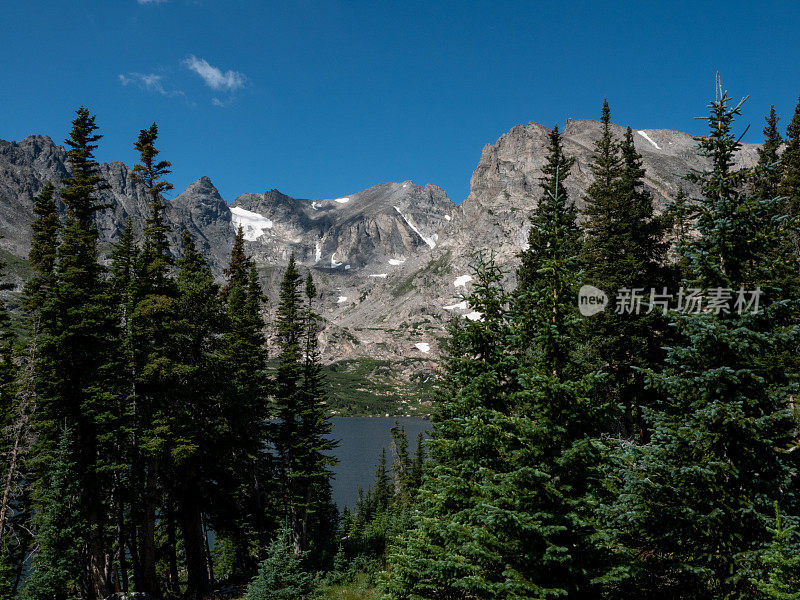 印第安峰荒野地区，科罗拉多州。高山湖泊。