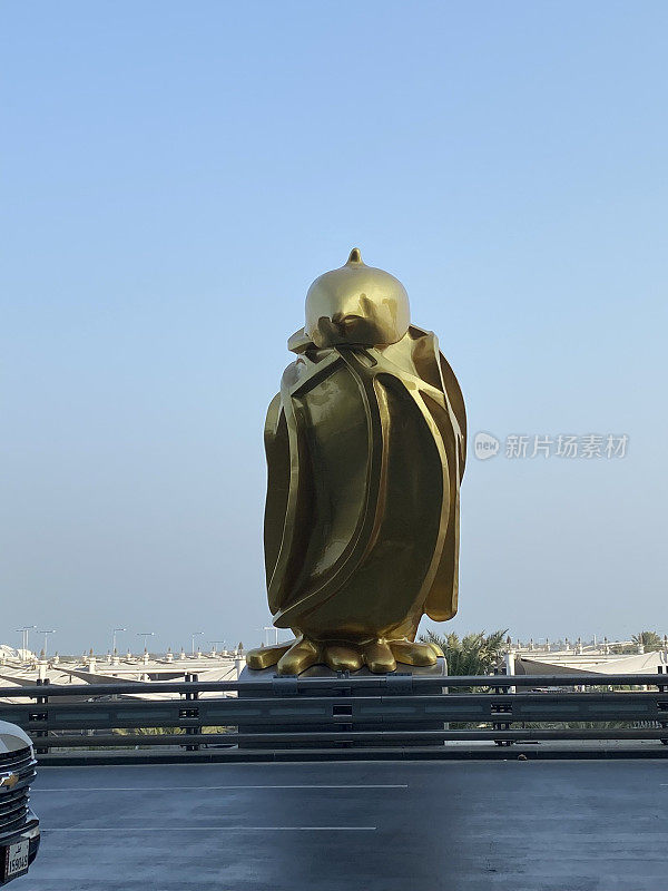 卡塔尔-多哈-一只猎鹰雕像