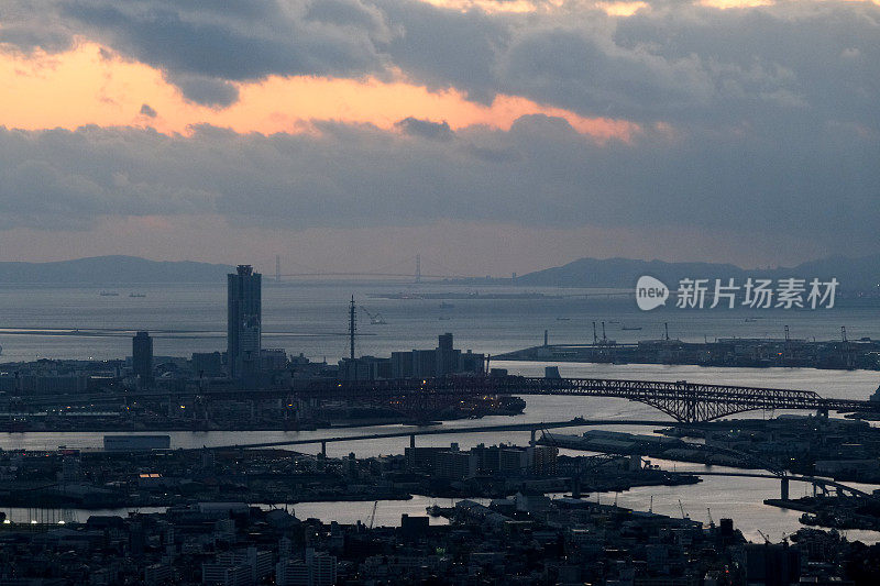 日落时的大阪湾，日本