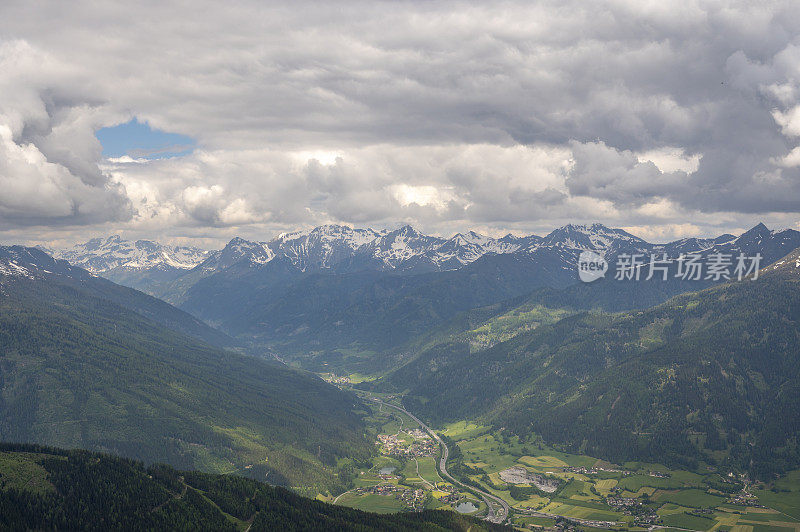 从Aineck到Oberweißburg的山地景观