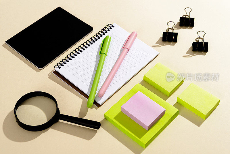 学习理念:用记事本、夹子、书签和放大镜平铺学习，用铅笔使学习多姿多彩