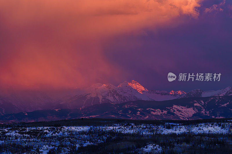 麋鹿山与戏剧性的光