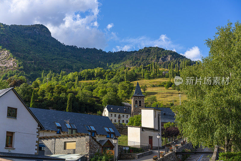 在西班牙阿拉贡的韦斯卡，比利牛斯山的Chistau山谷的村庄