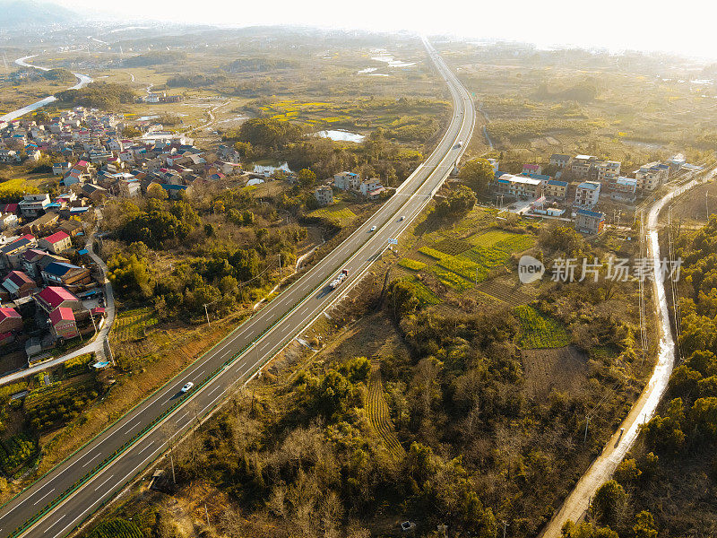 中国美丽的村庄和公路