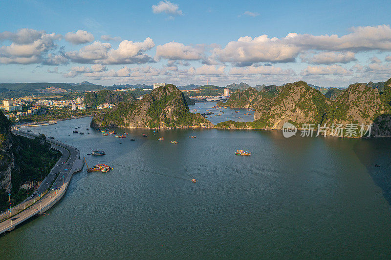 下龙湾的石山