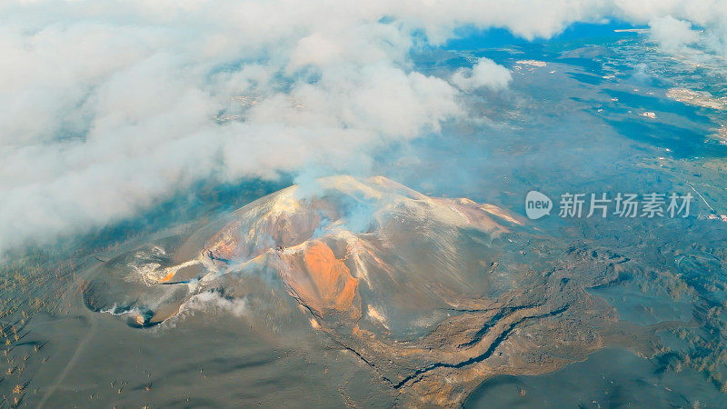 新火山Tajogaite的顶部视图，康伯雷Vieja，拉帕尔马，加那利群岛