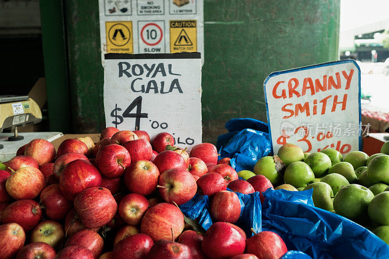 农贸市场上出售的苹果