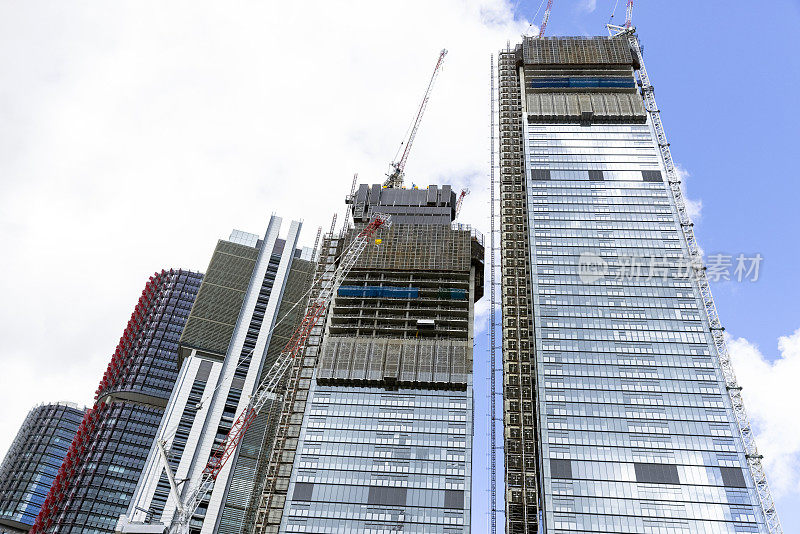 城市中摩天大楼的建设，背景与复制空间