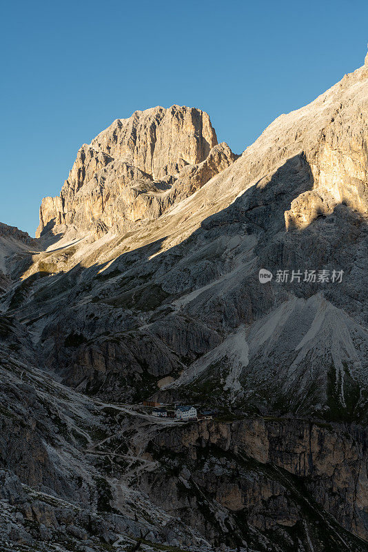 Vajolet塔的阿尔卑斯山环境，Dolomites，意大利