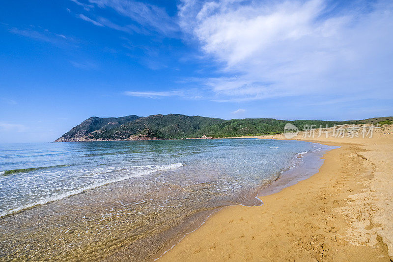 撒丁岛西北部费罗港的海湾和海滩