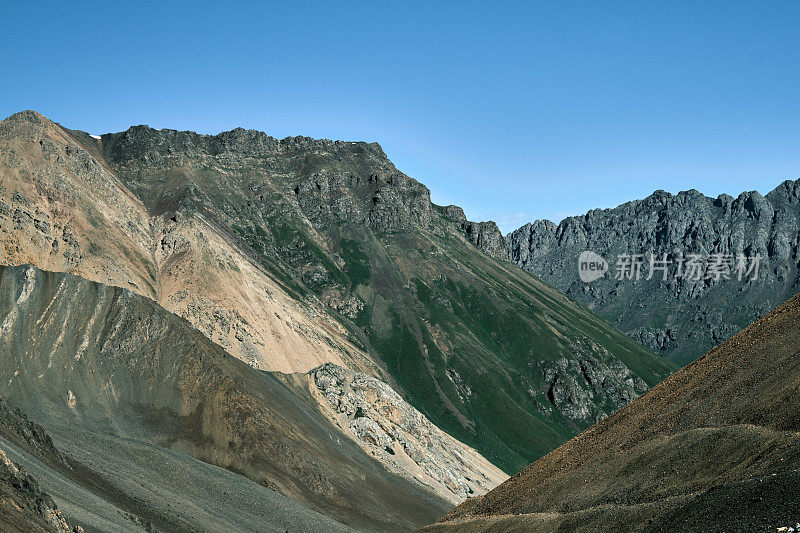 天山南川阿蜀山口