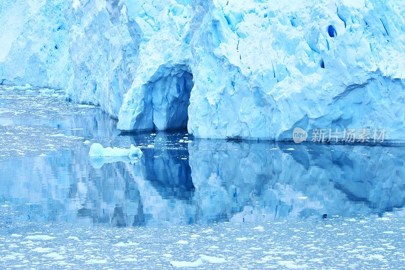 风景秀丽的南极半岛冰洞