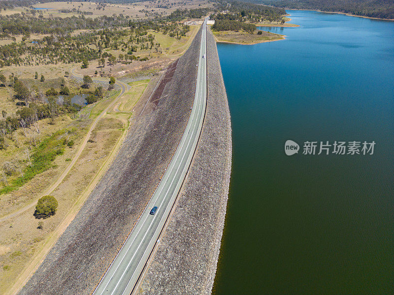 澳大利亚昆士兰州，韦文霍大坝上的公路