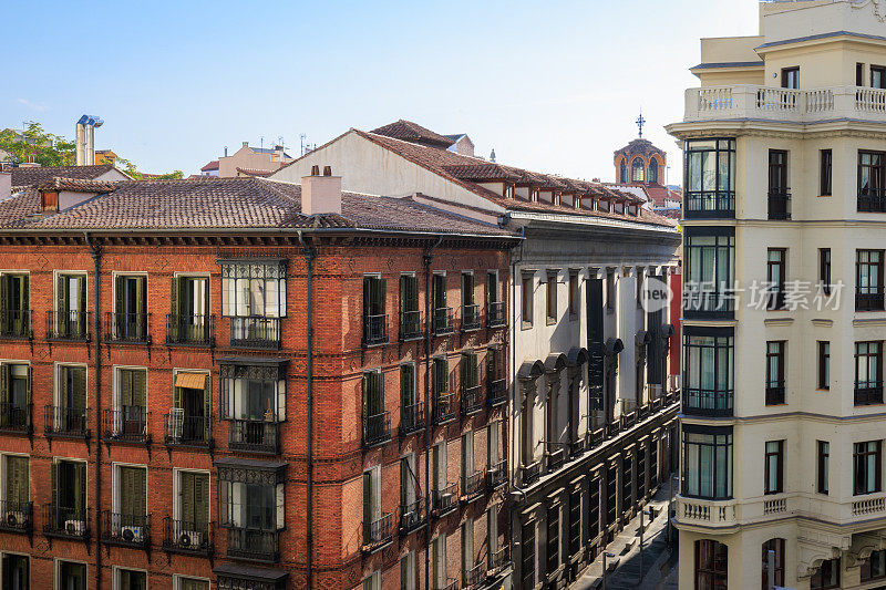 西班牙马德里格兰大街上的传统公寓