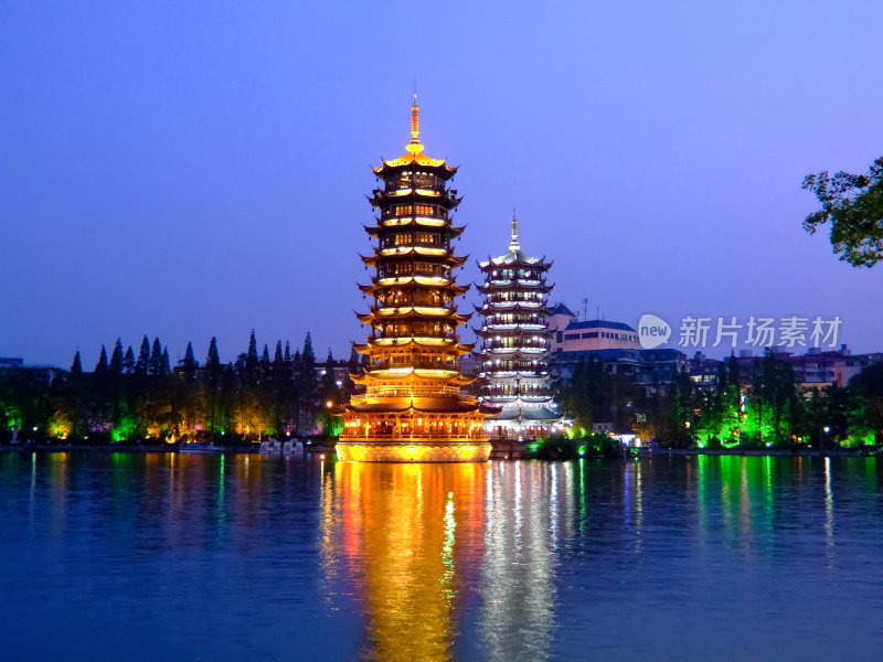 桂林宝塔夜景，中国