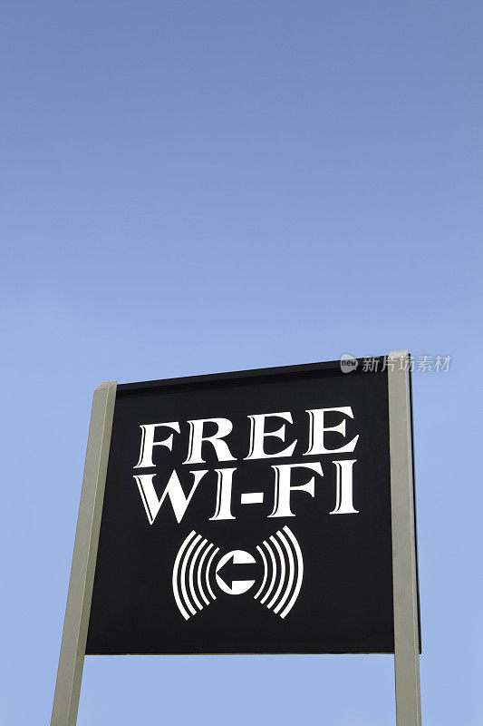 蓝天下的免费Wi-Fi广告