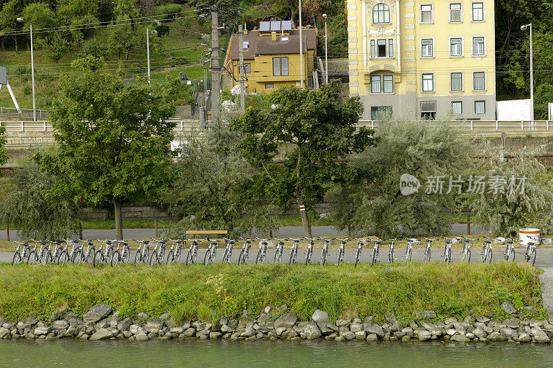 自行车在奥地利维也纳附近的多瑙河沿岸