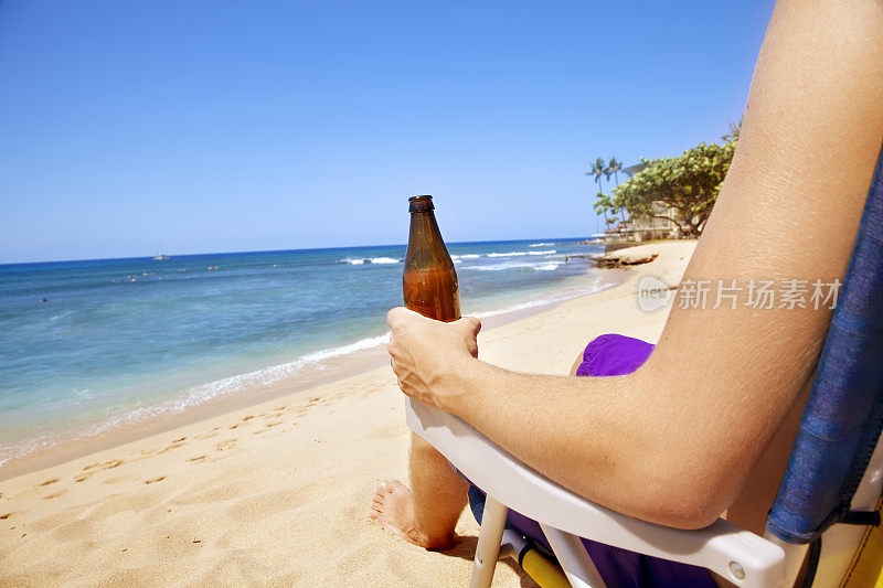 海滩上的啤酒