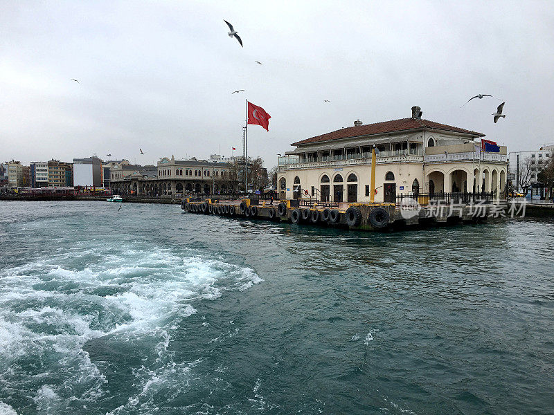 土耳其伊斯坦布尔的卡迪科伊码头。