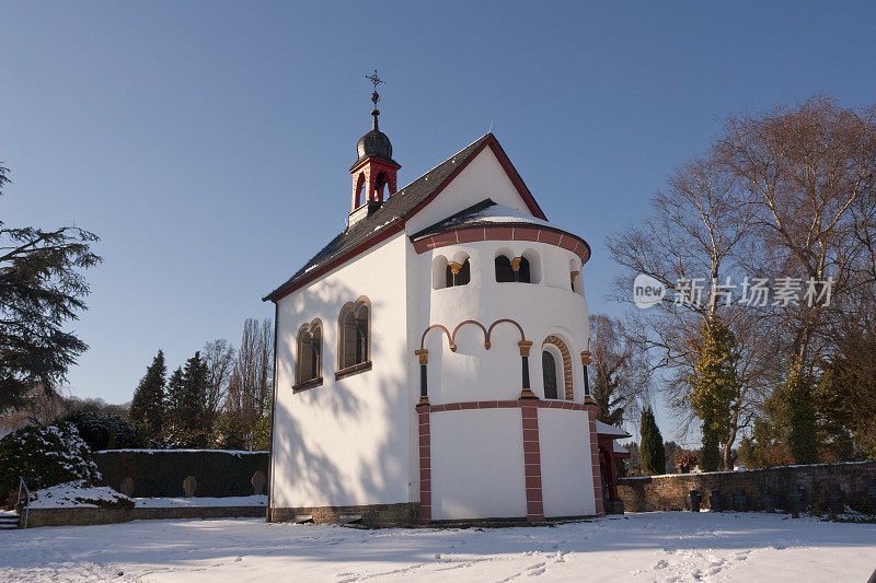 小型12世纪墓园教堂，德国
