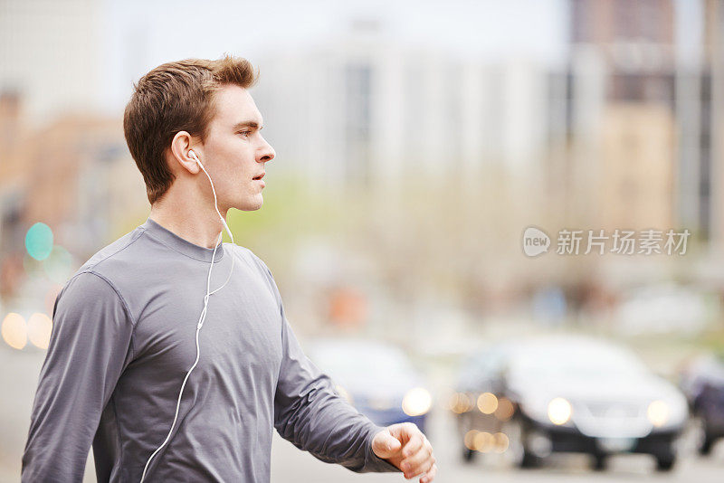 与城市的活跃生活保持一致