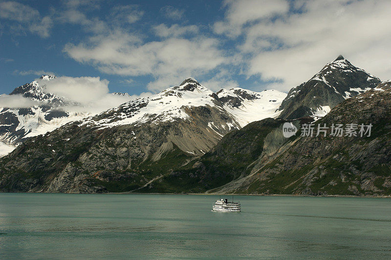 冰川湾旅游船