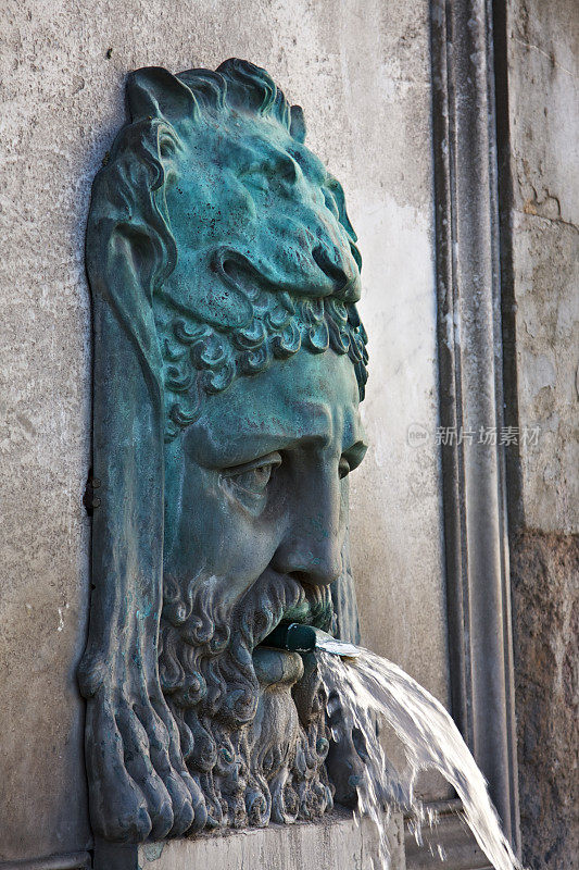 阿尔勒-喷泉铜像