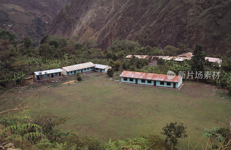 秘鲁安第斯山脉的学校