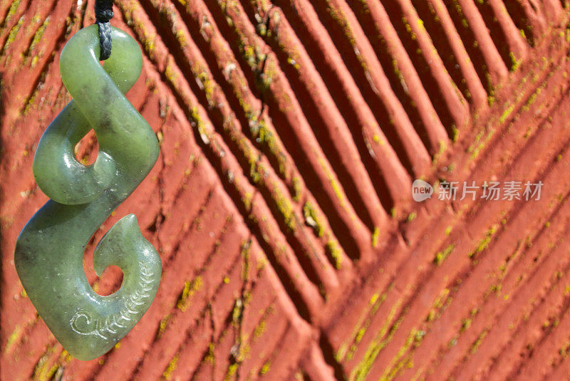 绿石(Pounamu)双扭鱼钩吊坠