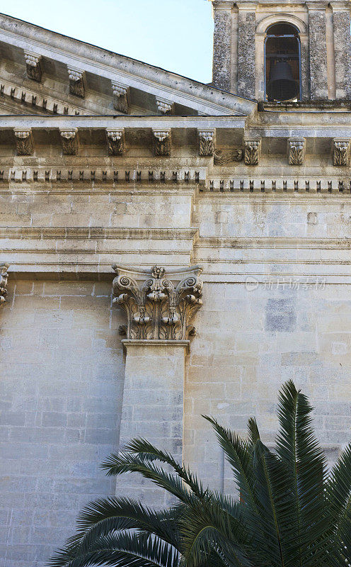 西西里岛拉古萨:圣方济各教堂(立面饰以棕榈)
