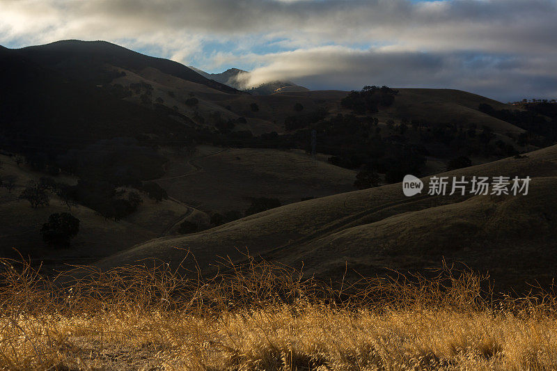 代阿布洛山的晨景