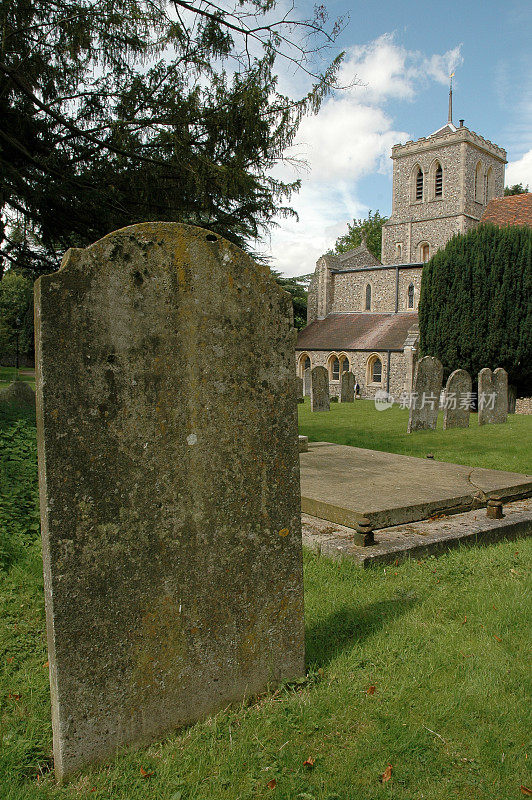 英国教堂和墓碑